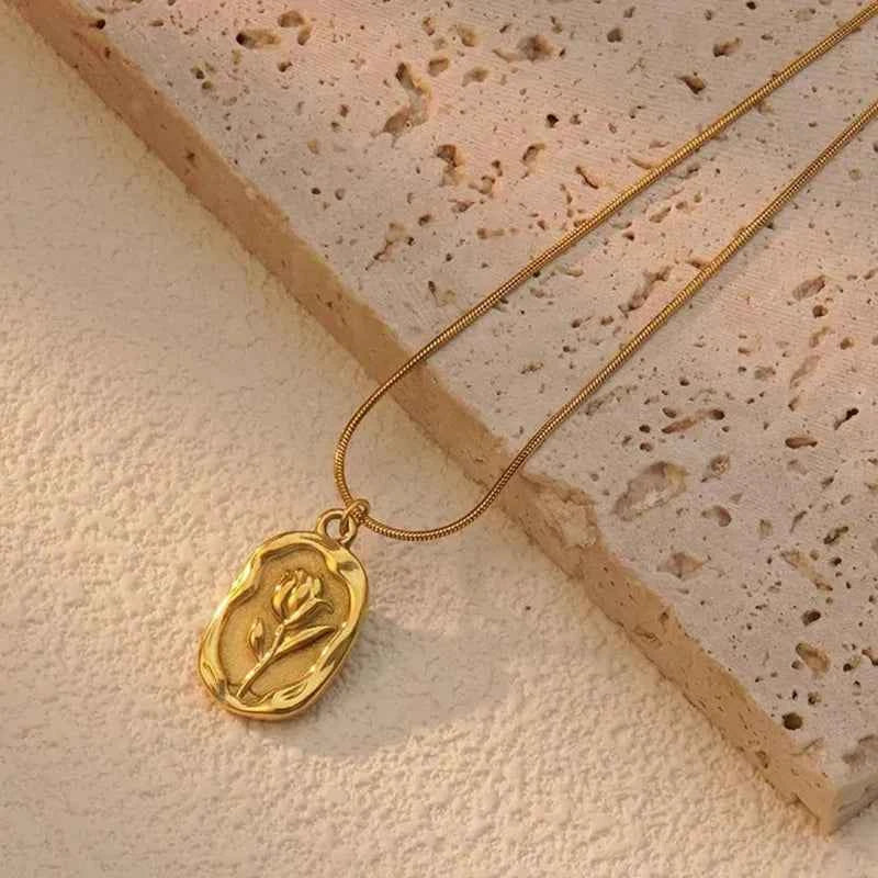 Safed Gul Anti-Tarnish Pendant