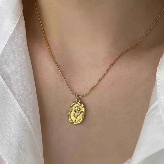 Safed Gul Anti-Tarnish Pendant