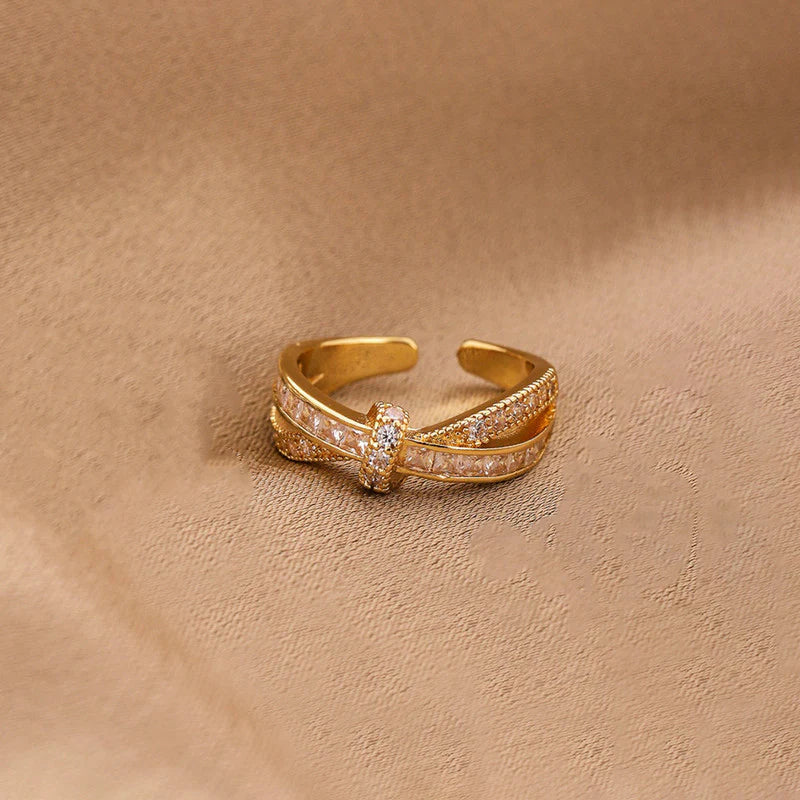 Classic Knot Ring