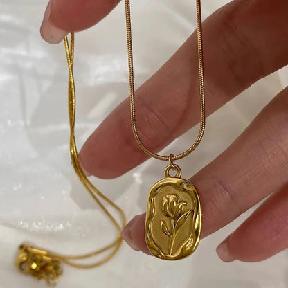 Safed Gul Anti-Tarnish Pendant