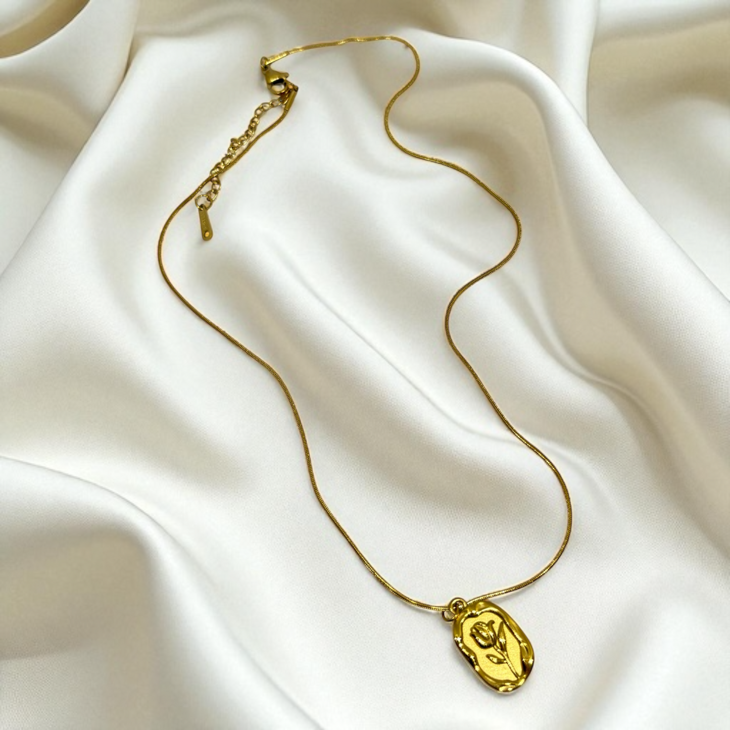 Safed Gul Anti-Tarnish Pendant