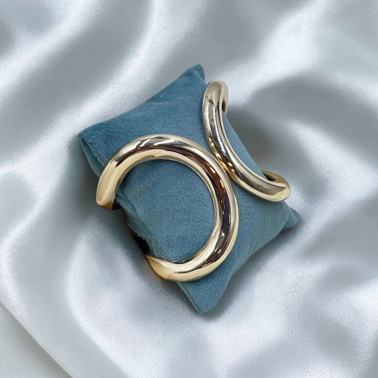 Luna Loop Cuff